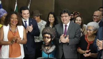 Busto em homenagem a Esperança Garcia é inaugurado na OAB-PI em Teresina